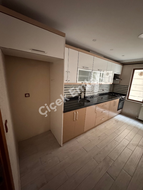 Yeşilpınar'da Metro'ya 7 Dk Otoparklı 4.Kat Yeni Kiralık Daire