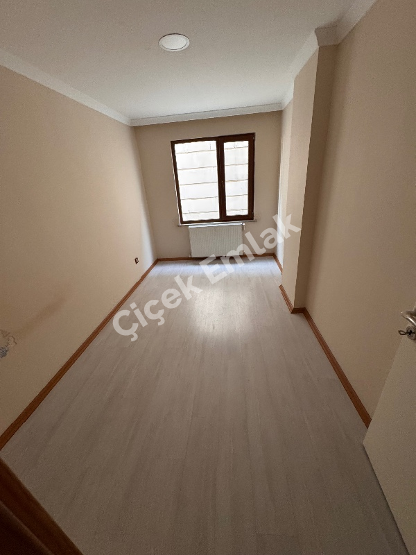 Yeşilpınar'da Metro'ya 7 Dk Otoparklı 4.Kat Yeni Kiralık Daire