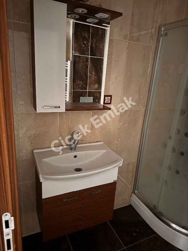 Yeşilpınar'da Metro'ya 7 Dk Otoparklı 4.Kat Yeni Kiralık Daire