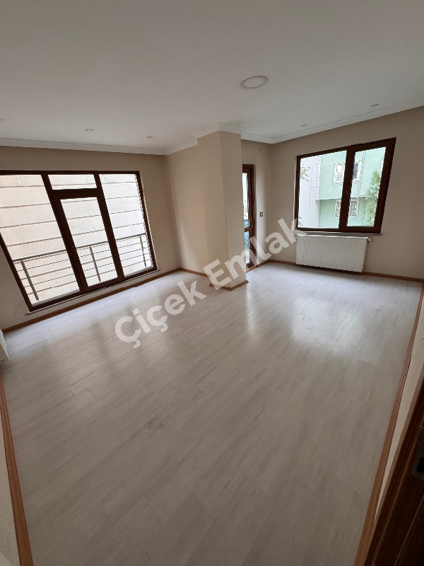 Yeşilpınar'da Metro'ya 7 Dk Otoparklı 4.Kat Yeni Kiralık Daire