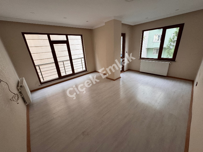 Yeşilpınar'da Metro'ya 7 Dk Otoparklı 4.Kat Yeni Kiralık Daire