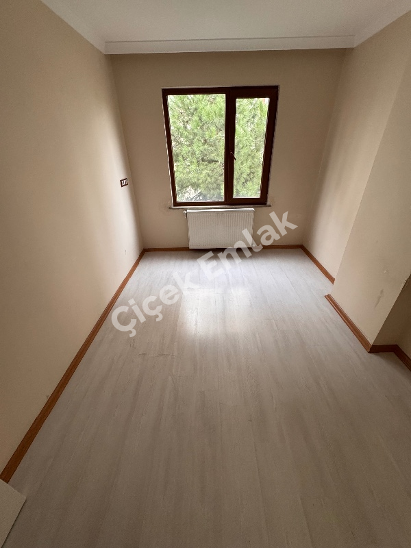 Yeşilpınar'da Metro'ya 7 Dk Otoparklı 4.Kat Yeni Kiralık Daire