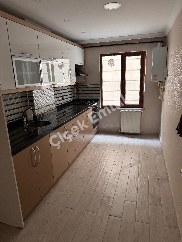 Yeşilpınar'da Metro'ya 7 Dk Otoparklı 4.Kat Yeni Kiralık Daire