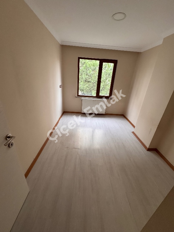 Yeşilpınar'da Metro'ya 7 Dk Otoparklı 4.Kat Yeni Kiralık Daire