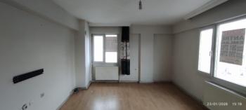 Antre Emlak'tan Kiralık Bahçelievler'de Hastane Yanı Cadde Üstü Doğalgazlı 2+1 Daire