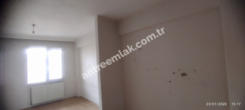 Antre Emlak'tan Kiralık Bahçelievler'de Hastane Yanı Cadde Üstü Doğalgazlı 2+1 Daire