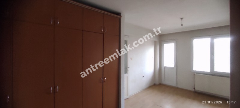 Antre Emlak'tan Kiralık Bahçelievler'de Hastane Yanı Cadde Üstü Doğalgazlı 2+1 Daire