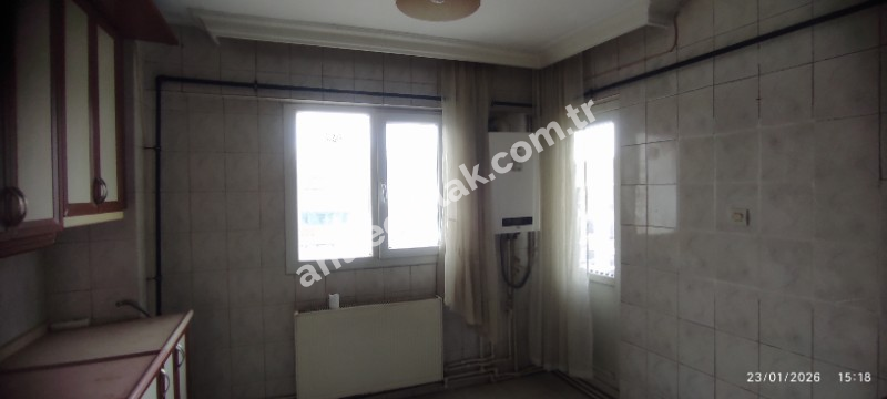 Antre Emlak'tan Kiralık Bahçelievler'de Hastane Yanı Cadde Üstü Doğalgazlı 2+1 Daire