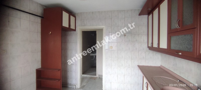 Antre Emlak'tan Kiralık Bahçelievler'de Hastane Yanı Cadde Üstü Doğalgazlı 2+1 Daire