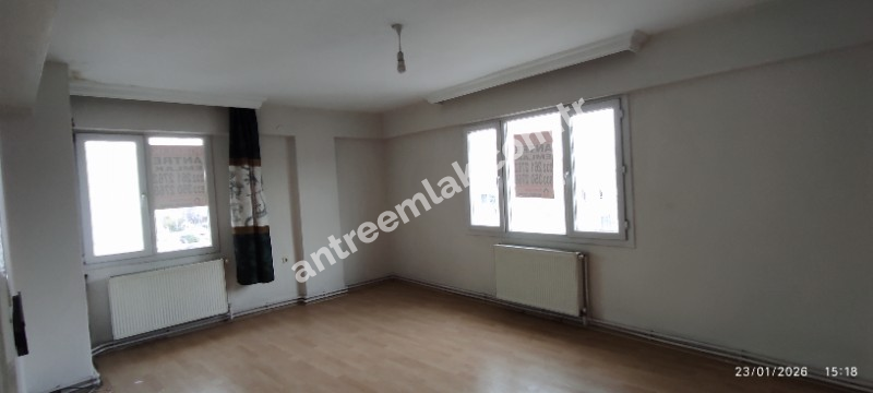 Antre Emlak'tan Kiralık Bahçelievler'de Hastane Yanı Cadde Üstü Doğalgazlı 2+1 Daire