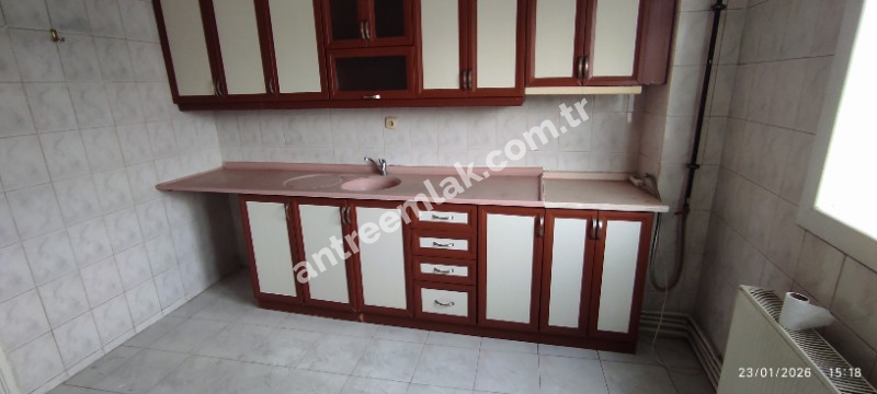 Antre Emlak'tan Kiralık Bahçelievler'de Hastane Yanı Cadde Üstü Doğalgazlı 2+1 Daire