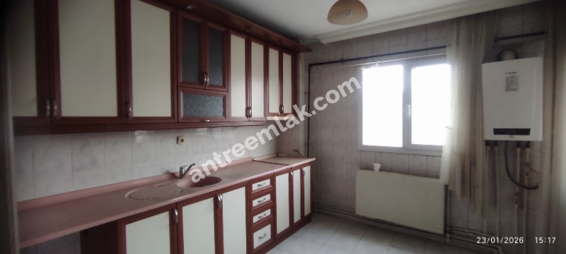 Antre Emlak'tan Kiralık Bahçelievler'de Hastane Yanı Cadde Üstü Doğalgazlı 2+1 Daire