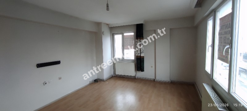 Antre Emlak'tan Kiralık Bahçelievler'de Hastane Yanı Cadde Üstü Doğalgazlı 2+1 Daire