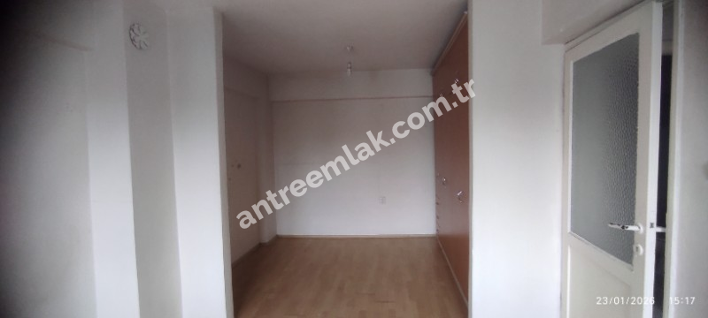 Antre Emlak'tan Kiralık Bahçelievler'de Hastane Yanı Cadde Üstü Doğalgazlı 2+1 Daire