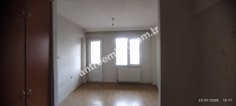 Antre Emlak'tan Kiralık Bahçelievler'de Hastane Yanı Cadde Üstü Doğalgazlı 2+1 Daire