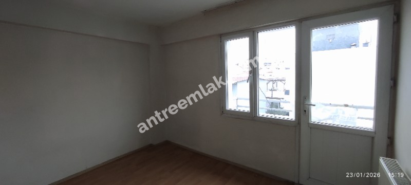 Antre Emlak'tan Kiralık Bahçelievler'de Hastane Yanı Cadde Üstü Doğalgazlı 2+1 Daire