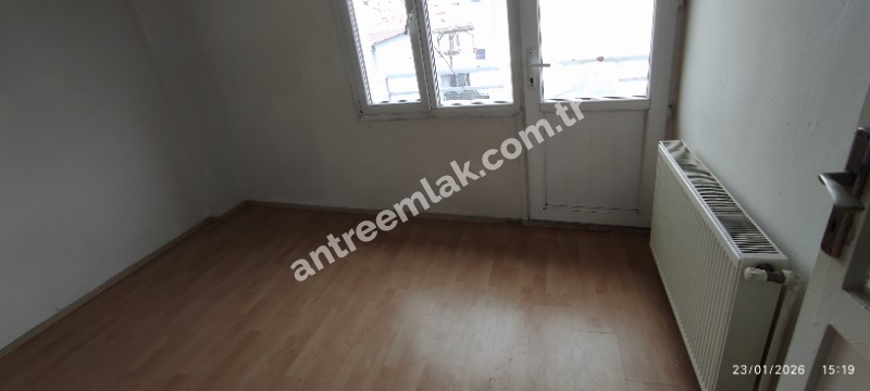 Antre Emlak'tan Kiralık Bahçelievler'de Hastane Yanı Cadde Üstü Doğalgazlı 2+1 Daire