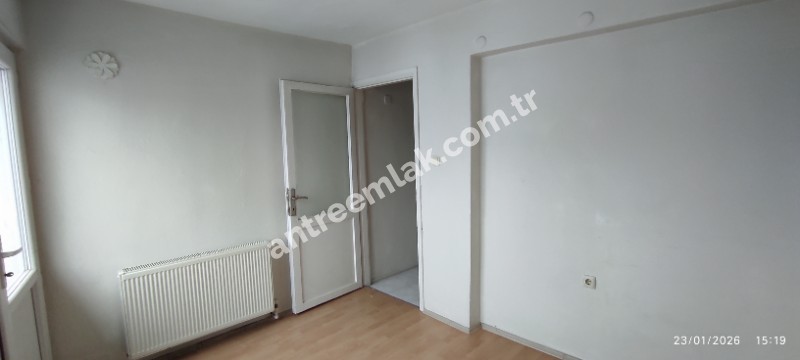 Antre Emlak'tan Kiralık Bahçelievler'de Hastane Yanı Cadde Üstü Doğalgazlı 2+1 Daire