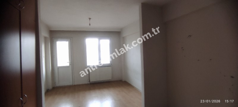 Antre Emlak'tan Kiralık Bahçelievler'de Hastane Yanı Cadde Üstü Doğalgazlı 2+1 Daire