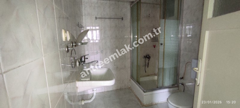 Antre Emlak'tan Kiralık Bahçelievler'de Hastane Yanı Cadde Üstü Doğalgazlı 2+1 Daire