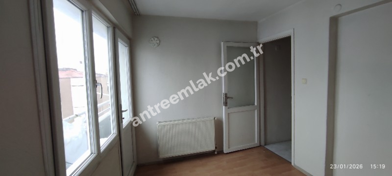 Antre Emlak'tan Kiralık Bahçelievler'de Hastane Yanı Cadde Üstü Doğalgazlı 2+1 Daire