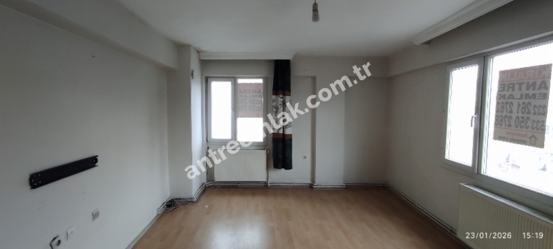 Antre Emlak'tan Kiralık Bahçelievler'de Hastane Yanı Cadde Üstü Doğalgazlı 2+1 Daire