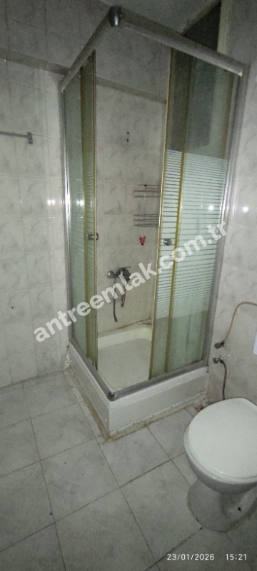 Antre Emlak'tan Kiralık Bahçelievler'de Hastane Yanı Cadde Üstü Doğalgazlı 2+1 Daire