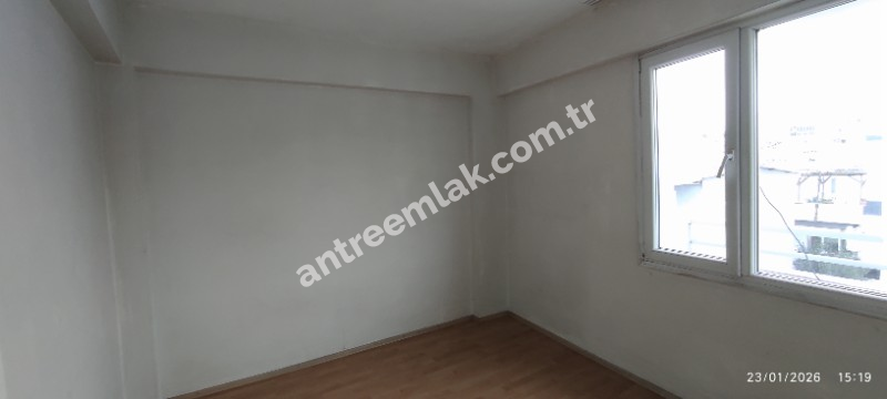 Antre Emlak'tan Kiralık Bahçelievler'de Hastane Yanı Cadde Üstü Doğalgazlı 2+1 Daire