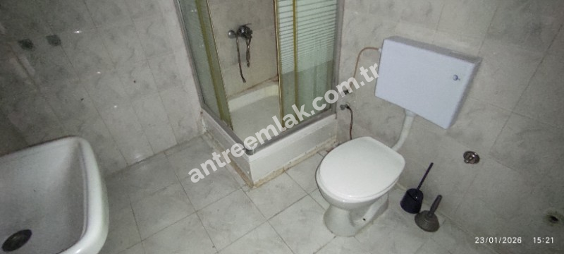 Antre Emlak'tan Kiralık Bahçelievler'de Hastane Yanı Cadde Üstü Doğalgazlı 2+1 Daire