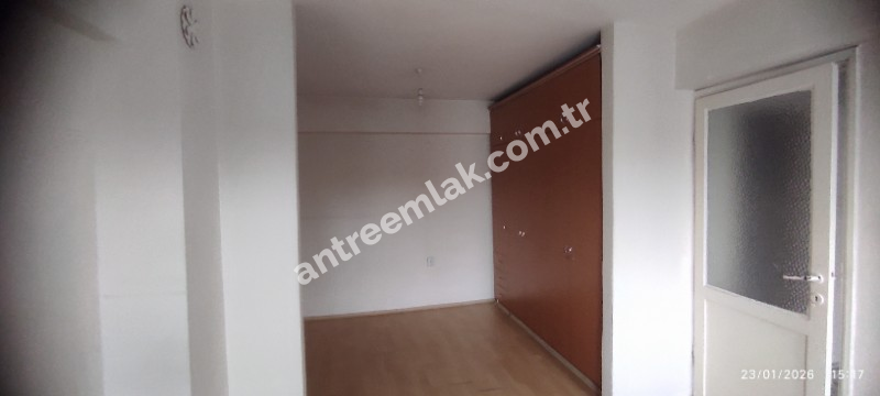 Antre Emlak'tan Kiralık Bahçelievler'de Hastane Yanı Cadde Üstü Doğalgazlı 2+1 Daire