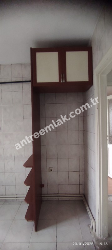 Antre Emlak'tan Kiralık Bahçelievler'de Hastane Yanı Cadde Üstü Doğalgazlı 2+1 Daire