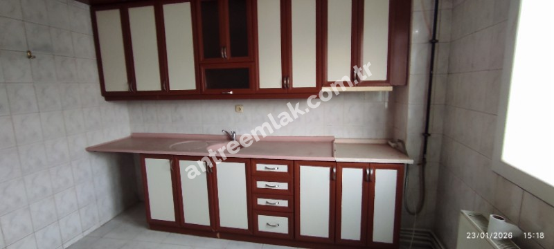 Antre Emlak'tan Kiralık Bahçelievler'de Hastane Yanı Cadde Üstü Doğalgazlı 2+1 Daire