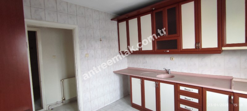 Antre Emlak'tan Kiralık Bahçelievler'de Hastane Yanı Cadde Üstü Doğalgazlı 2+1 Daire