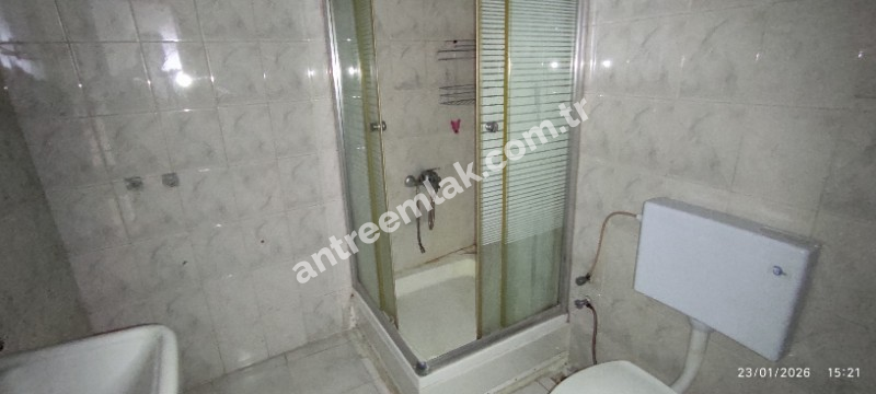 Antre Emlak'tan Kiralık Bahçelievler'de Hastane Yanı Cadde Üstü Doğalgazlı 2+1 Daire