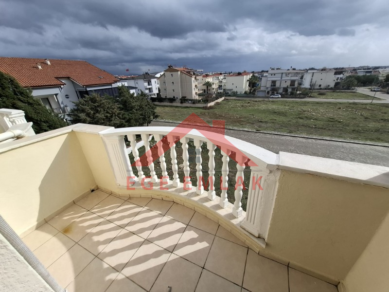 Efeler Mahallesi’nde Havuzlu Sitede Satılık 2+1 Dubleks