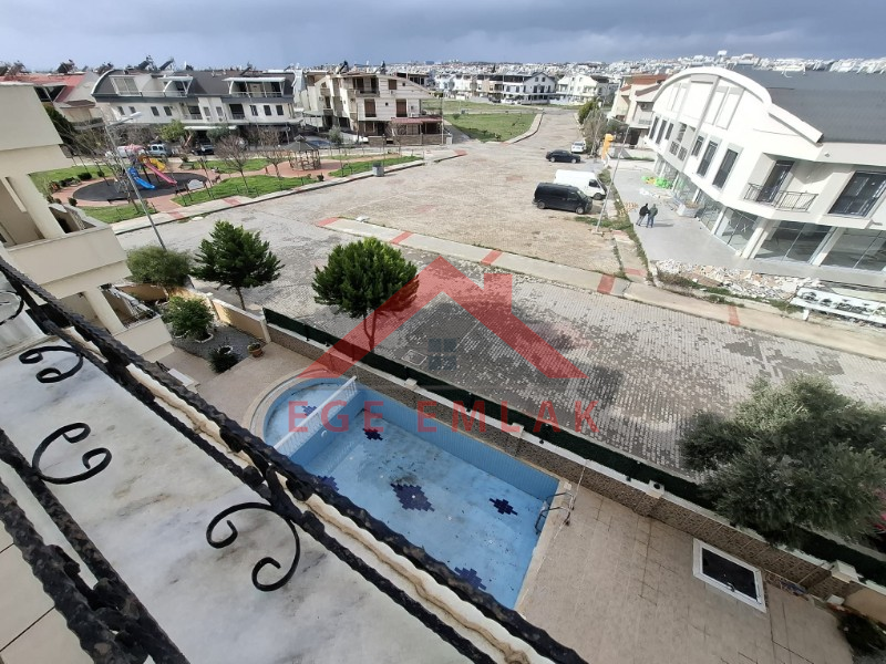 Efeler Mahallesi’nde Havuzlu Sitede Satılık 2+1 Dubleks