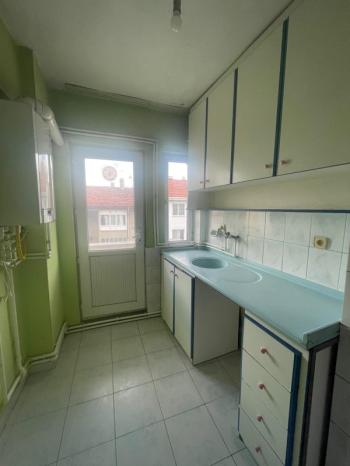 AFYON ÜÇOK EMLAKTAN EŞREFPAŞA MAH KİRALIK TEMİZ BAKIMLI 2+1 ARAKAT DAİRE