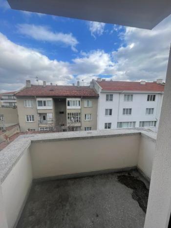 AFYON ÜÇOK EMLAKTAN EŞREFPAŞA MAH KİRALIK TEMİZ BAKIMLI 2+1 ARAKAT DAİRE