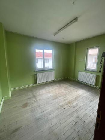 AFYON ÜÇOK EMLAKTAN EŞREFPAŞA MAH KİRALIK TEMİZ BAKIMLI 2+1 ARAKAT DAİRE