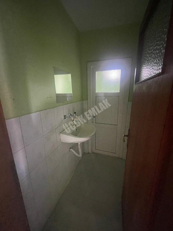 AFYON ÜÇOK EMLAKTAN EŞREFPAŞA MAH KİRALIK TEMİZ BAKIMLI 2+1 ARAKAT DAİRE