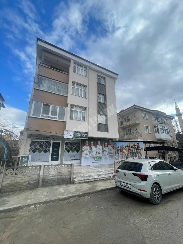 AFYON ÜÇOK EMLAKTAN EŞREFPAŞA MAH KİRALIK TEMİZ BAKIMLI 2+1 ARAKAT DAİRE