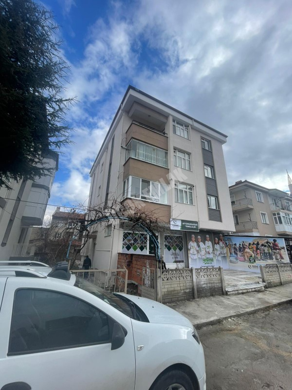 AFYON ÜÇOK EMLAKTAN EŞREFPAŞA MAH KİRALIK TEMİZ BAKIMLI 2+1 ARAKAT DAİRE