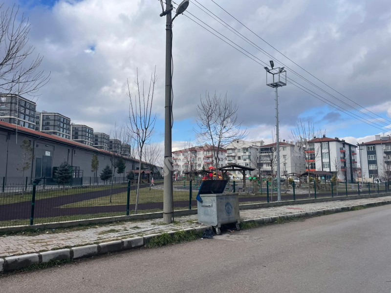 AFYON ÜÇOK EMLAKTAN EŞREFPAŞA MAH KİRALIK TEMİZ BAKIMLI 2+1 ARAKAT DAİRE