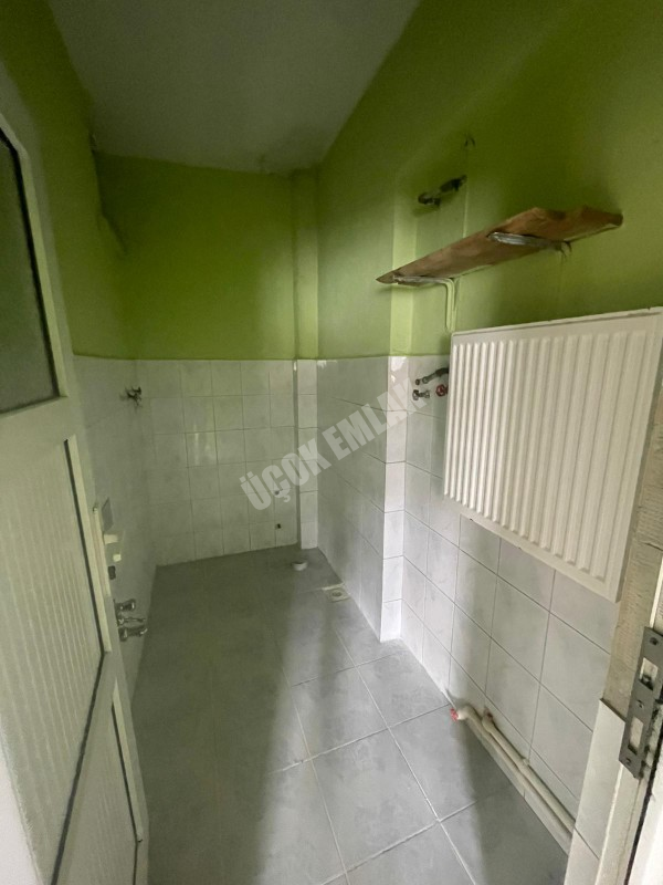 AFYON ÜÇOK EMLAKTAN EŞREFPAŞA MAH KİRALIK TEMİZ BAKIMLI 2+1 ARAKAT DAİRE