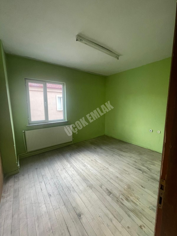 AFYON ÜÇOK EMLAKTAN EŞREFPAŞA MAH KİRALIK TEMİZ BAKIMLI 2+1 ARAKAT DAİRE