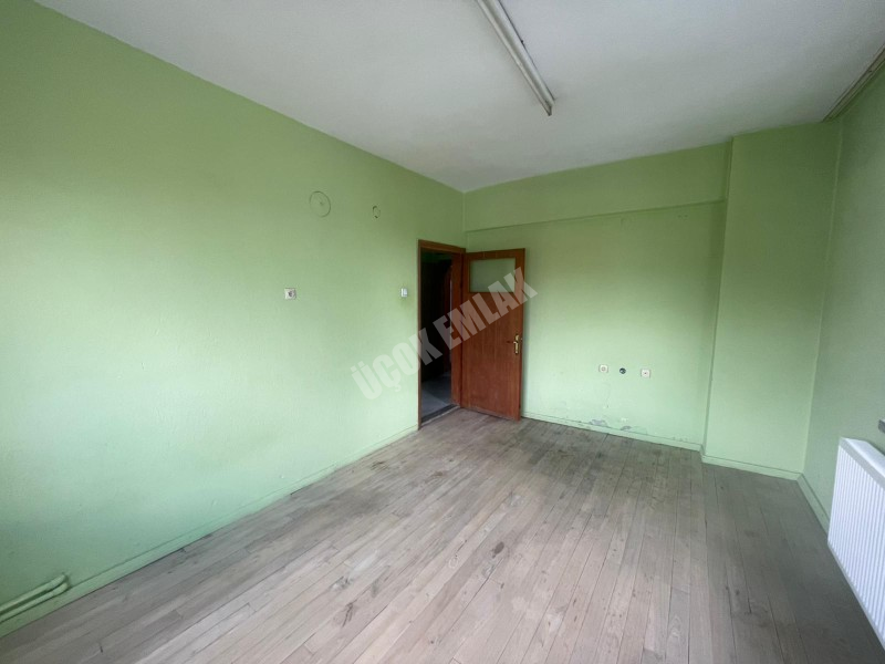 AFYON ÜÇOK EMLAKTAN EŞREFPAŞA MAH KİRALIK TEMİZ BAKIMLI 2+1 ARAKAT DAİRE