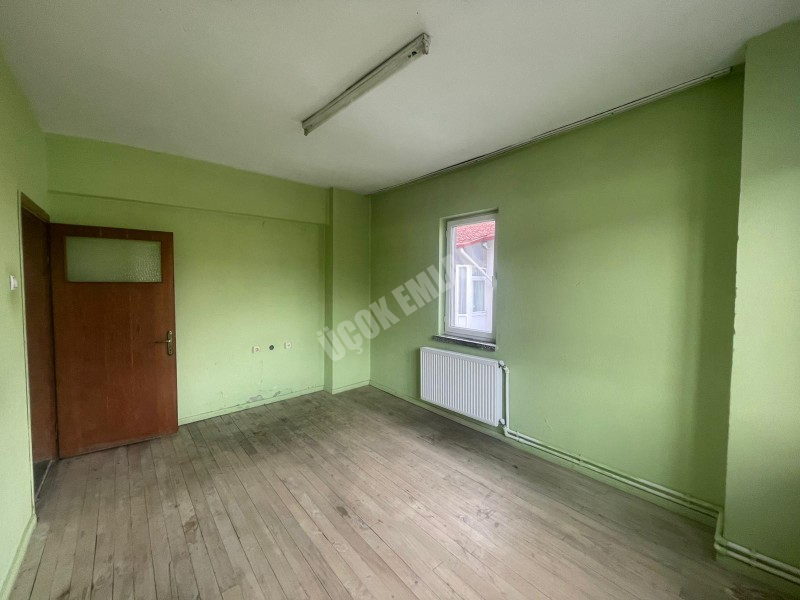 AFYON ÜÇOK EMLAKTAN EŞREFPAŞA MAH KİRALIK TEMİZ BAKIMLI 2+1 ARAKAT DAİRE