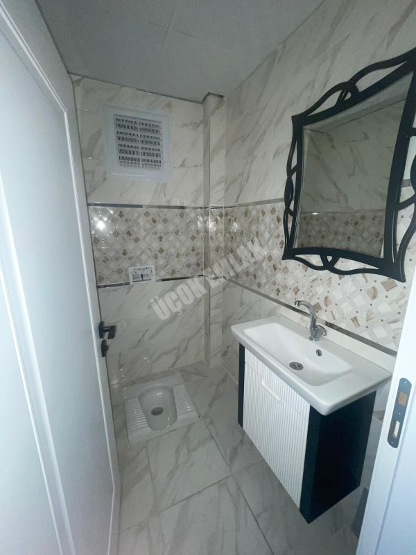 AFYON ÜÇOK EMLAKTAN SÜLÜN DE ANA YOL ÜZERİ KİRALIK ARAKAT 3+1 ASANSÖRLÜ LÜX GENİŞ DAİRE