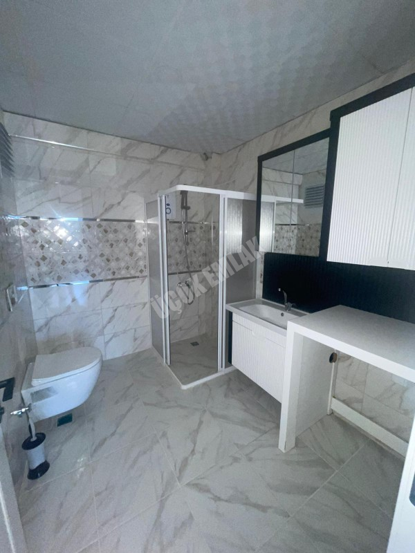 AFYON ÜÇOK EMLAKTAN SÜLÜN DE ANA YOL ÜZERİ KİRALIK ARAKAT 3+1 ASANSÖRLÜ LÜX GENİŞ DAİRE