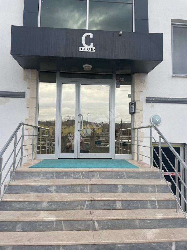 AFYON ÜÇOK EMLAKTAN SÜLÜN DE ANA YOL ÜZERİ KİRALIK ARAKAT 3+1 ASANSÖRLÜ LÜX GENİŞ DAİRE